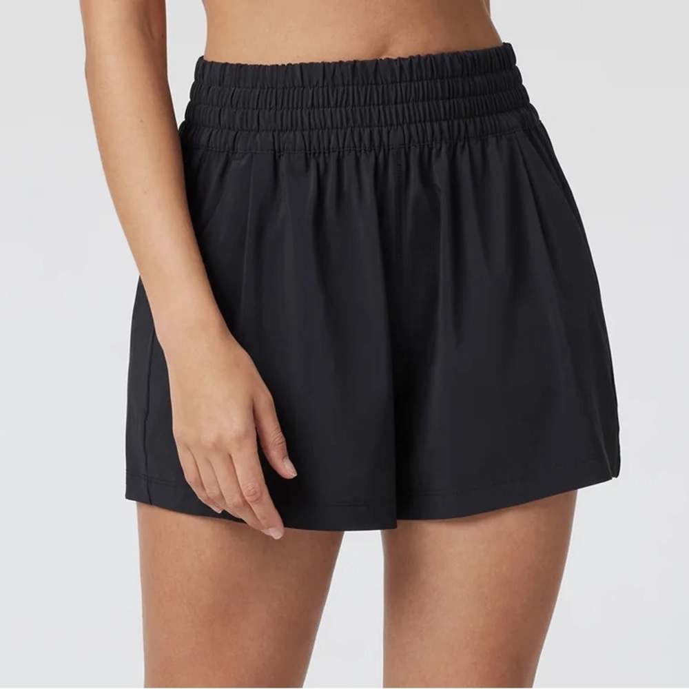 NWT Vuori Villa Shorts Black Size M